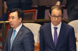 윤관석·이성만, 체포안 부결에 "검찰 부당 수사…억울함과 결백 밝힐 것"
