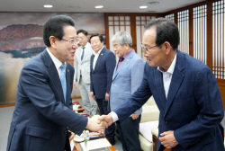 김영록 전남도지사, 무안 이전 반대 범대위 의견 청취