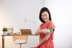 주사바늘 공포서 해방…먹고, 붙이는 의약품 뜬다