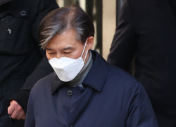 사직 안 받아줘 월급 받았다던 조국, 서울대 파면에는 "불복"