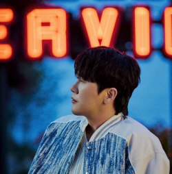영탁, 팬들에 깜짝 선물...콘서트 ‘탁쇼’ 극장 공개