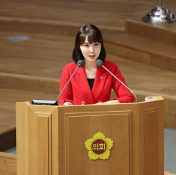 이인애 경기도의원, "편향적인 민주시민교육 개선 시급"...민주시민교육에 대한 비판 제기