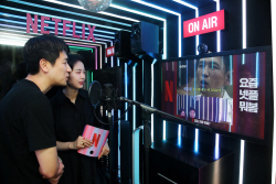 "내가 오겜 주인공"...롯데호텔, 롯데월드에 ‘넷플 더빙방’ 선보여