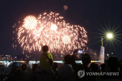 BTS 10주년 여의도 불꽃쇼, 전 세계 153만명 생중계로 봤다