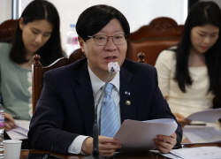 금융위, 금융사 해외 진출 지원 규제개선안 내달 발표