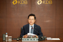 강석훈의 1년...구조조정 성공했으나 산은 부산이전 