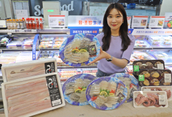 ‘국산 농어회에 반값킹크랩’…롯데마트 이색 보양식 할인