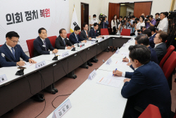 당정 "산업은행 100% 부산 이전"…내년 총선 승부처 민심 겨냥?