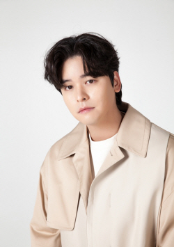 이장우, 배우 조혜원과 열애 "친한 선후배서 연인 발전"