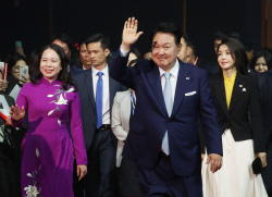 ‘거북이 전진’ 윤석열 대통령 지지율, 정당도 국힘이 [한국갤럽·NBS·리얼미터]