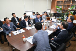 [포토뉴스] 백영현 포천시장 경기신용보증상담