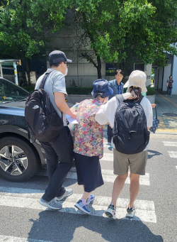 의인 길거리 80대노인 구조…군포시장 귀가지원