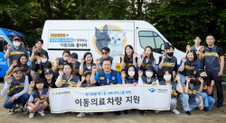 KB손해보험, ‘유기동물 원스톱 의료서비스’ 이동의료차량 전달