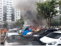 인천 아파트 차량 14대 새벽부터 불 타...본인 차에서 태운 택배기사가 원인