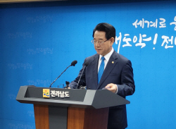 [포토뉴스] 김영록 전남도지사 "함평 폭우 실종자 사망 소식에 애도"