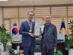 안동시의회 권기익 의장, 제20회 지역신문의 날 ‘의정대상’ 수상