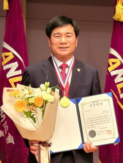 신효광 도의원,‘지역신문의 날 의정대상’수상