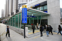 과천역 안내표지판 마침내 현행화…관내기업 지원