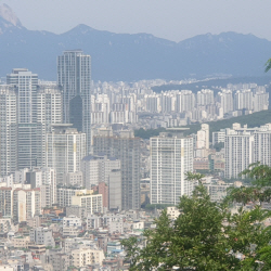 서울 중간가격 주택 구입하려면 소득 절반 부담해야