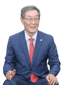 [민선8기 지방의회 1년]권기익 안동시의회 의장 "성숙한 의정활동으로 시민께 보답"