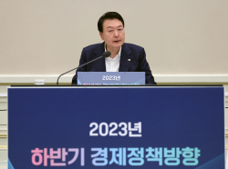 尹 대통령 "정치파업·불법시위에 절대 굴복 안해…단호히 대응"