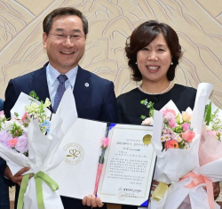 유정복 인천시장 부부, 2023 올해의 부부상 ‘수상’