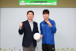 이상일 용인특례시장, U-17 국가대표 백인우 선수 격려