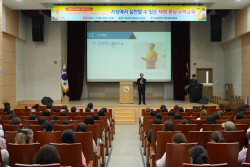 [포토] 하윤수 부산교육감,수학교육 학부모연수 격려
