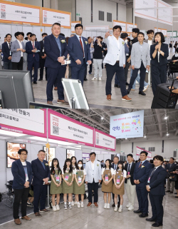 [포토]도성훈 인천시교육감, 인천 청소년 진로박람회 개막식 참석