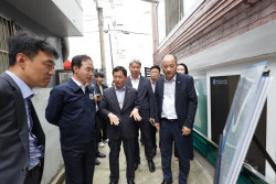 국토부 차관 시흥시 ‘한울터’ 방문…반지하주택 변신