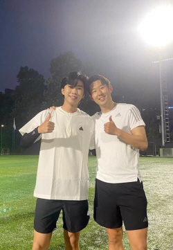 임영웅X손흥민 ‘축구회동’, 어깨동무 투샷에 팬들 환호