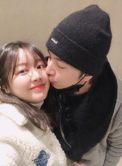 엠블랙 천둥·구구단 미미, 4년째 열애 중...결혼도 암시