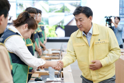 [포토뉴스]방세환 광주시장,  재난 비상근무 직원들 격려
