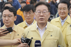 줄줄이 법정 민주, 결국 불체포특권 포기는 "여론 봐서"