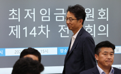 [속보] 2024년 최저임금 인상률 2.5%, 만원 돌파 실패