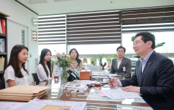이상일 용인시장, 역북초에 실내체육관·급식실 설립 ‘약속’
