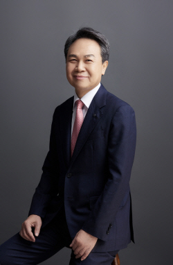 [금융지주 CEO 리뷰] 신한금융의 진옥동 시대...임기 초 보여준 