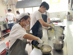 BBQ, 중복맞이 어르신들께 삼계탕 200인분 대접