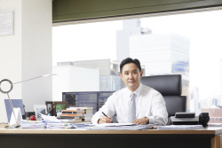 최윤범 고려아연 회장, 호주 기후에너지 장관 회동…그린수소 플랜트 사업 속도↑