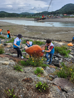 중부발전, 집중호우 피해지역 환경정화 활동 나서
