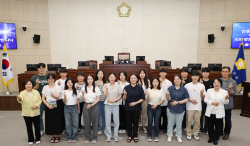 지역대학 학생 행정인턴, 안동시의회 방문...‘권기익 의장과 간담회’