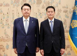 통일부, 김영호 장관 임명에 조직개편…