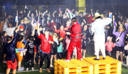 [포토]평창더위사냥축제, 야간 워터워로 더위를 사냥하라