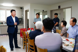 김산 무안군수 "일로읍 호반써밋3차 경로당 개소 축하"