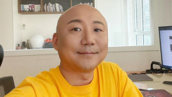 주호민 ‘교사 신고’ 논란에 방송가 불똥...‘라면꼰대’ 무기한 연기
