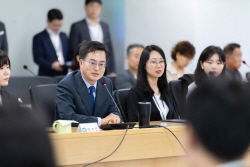 김동연, 신규공무원들에게 "새로운 바람 불러일으켜 달라" 당부