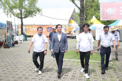 신영재 홍천군수, 토리숲 축제 현장 꼼꼼히 살펴
