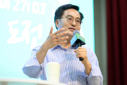 김동연 "청년들,꿈을 향해 끊임없은 도전을"
