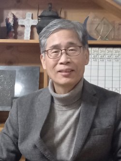 신평 "윤석열·김건희 내외 위해 매일 새벽 기도, 김은혜 불길하고 서글퍼"