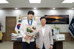 신상진 성남시장, 세계 펜싱선수권대회 은메달리스트 하한솔 선수 격려
